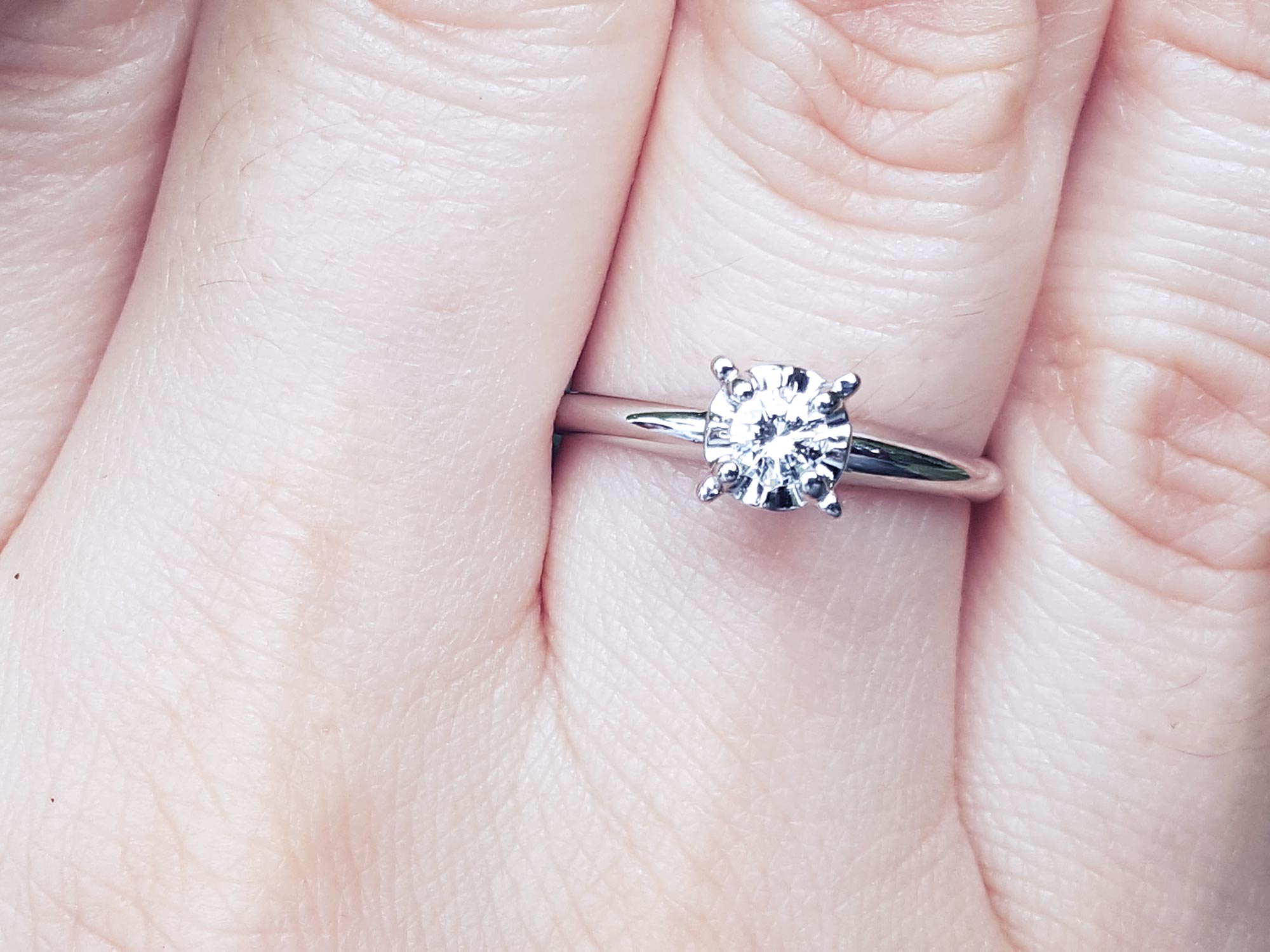 Natural diamond ring