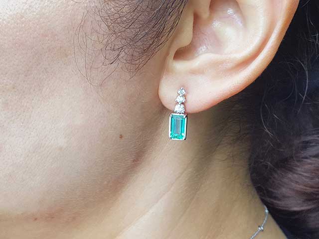 Real emerald earrings for mother&#39;s day
