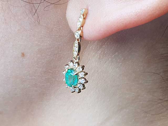 Halo diamonds emerald earrings