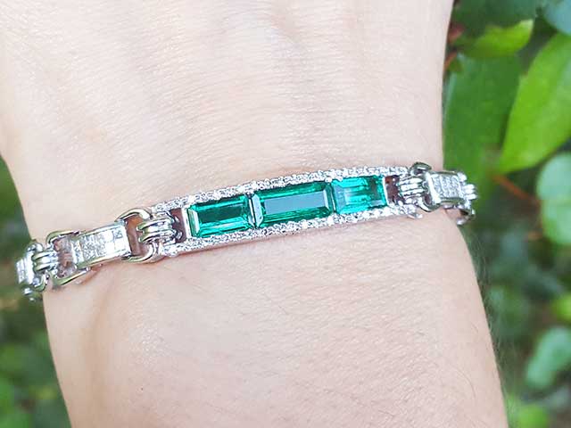 Emerald and diamond fine jewelry bracelet