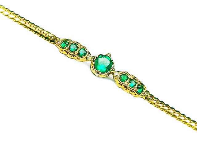 Cushion cut emerald bracelet