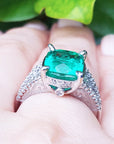 Anillo con esmeralda y diamantes para dama