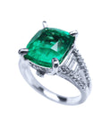 Anillo con esmeralda corte cojín mara dama