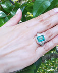 Anillo de boda con esmeralda y diamantes