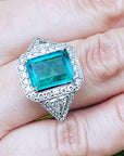 Anillo de compromiso con esmeralda y diamantes naturales