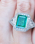 Anillo para dama con esmeralda y diamantes