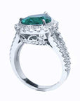 Esmeralda rodeada de diamantes para anillo de compromiso