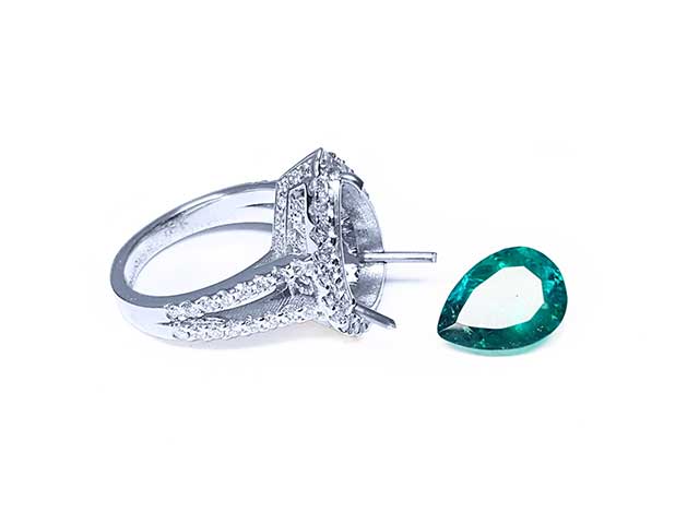 Anillo con esmeralda y diamantes genuinos en anillo de compromiso