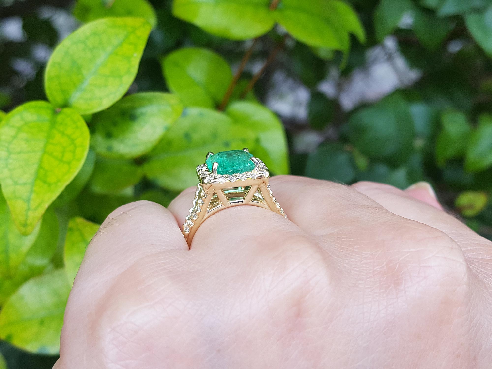 Engagement ring with Colombian emerald
