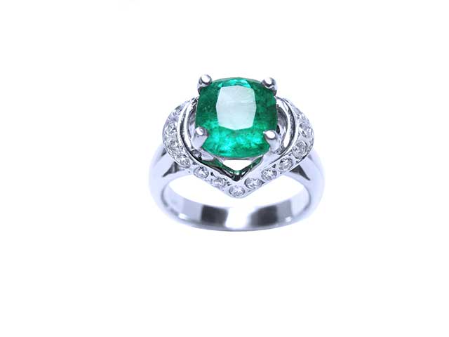 Women's Colombian emerald engagement rings