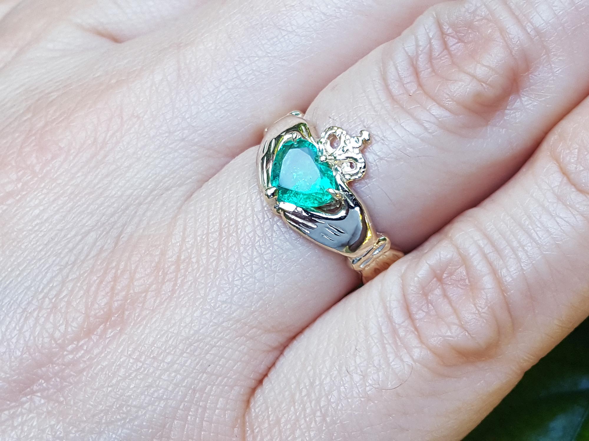 Colombian emerald claddagh ring