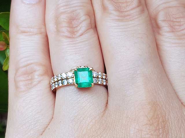 Women’s Natural emerald rings