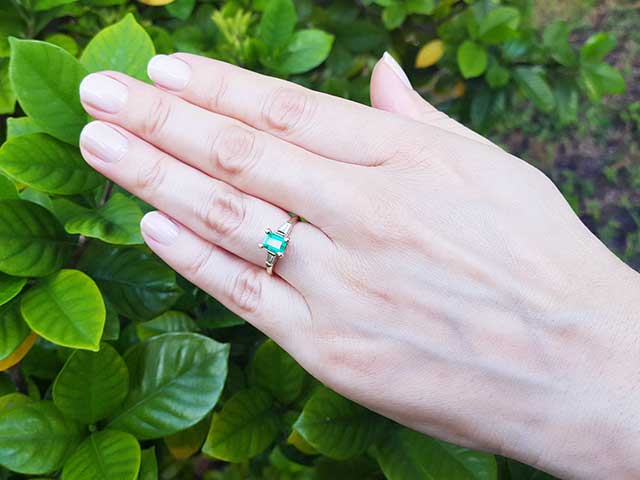 Emerald rings for mother&#39;s day