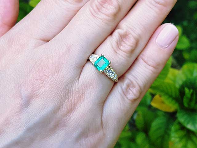 Genuine Emerald rings for mother’s day