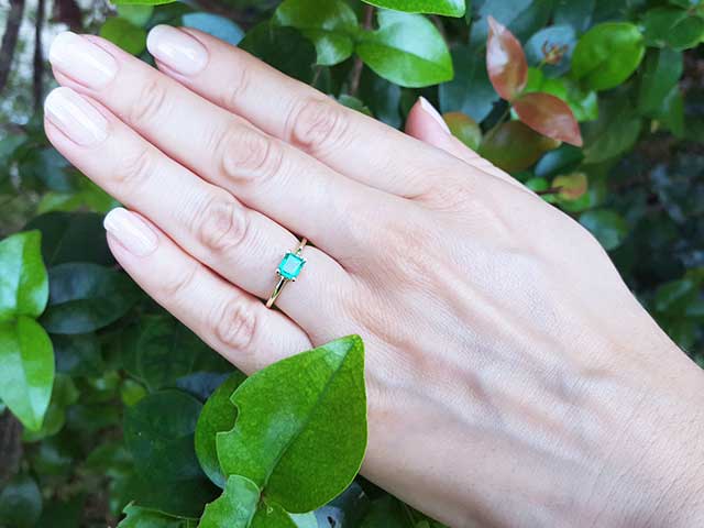 Gold and emerald jewelry minimalist ring