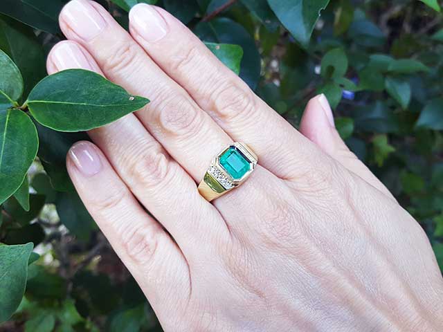 Colombian emerald men ring