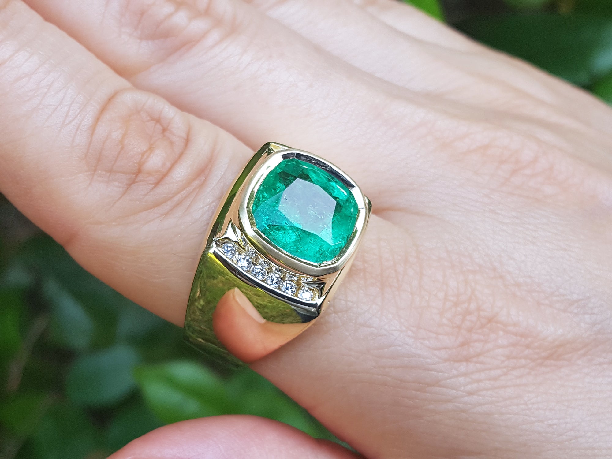 Men&#39;s Emerald Ring in solid gold