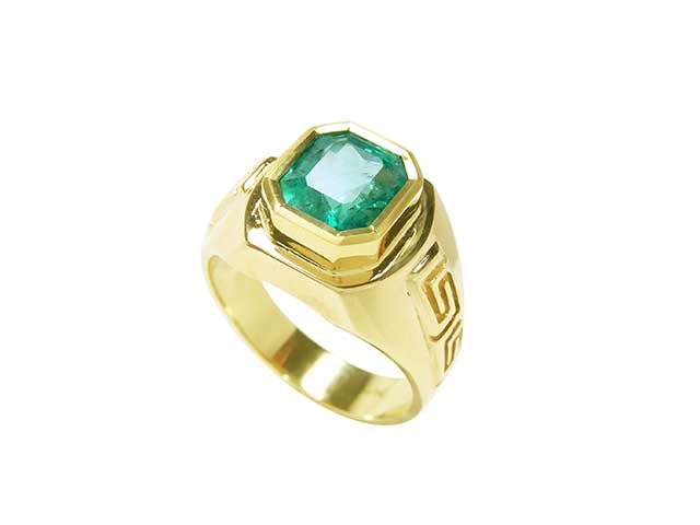 Men&#39;s emerald bezel set ring