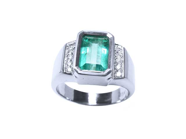 Solid white gold ring with emerald