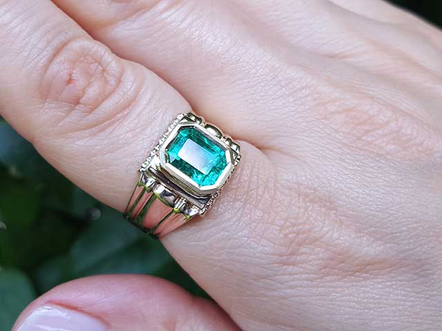 Real emerald gold ring for man
