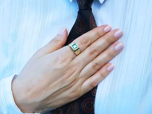 18k Men&#39;s Emerald Pinky Ring