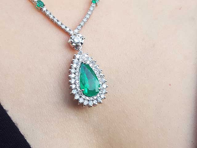 Natural Muzo emerald and diamond necklace