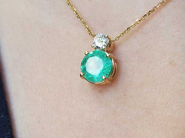 Green fire emerald necklace