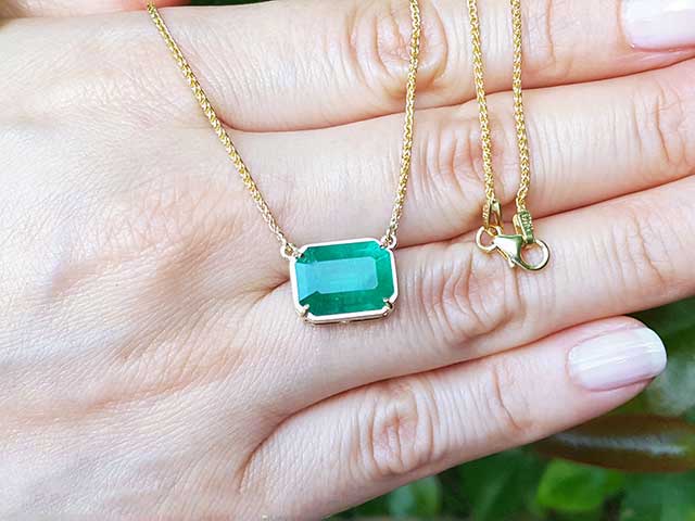 Green fire Colombian emerald solitaire necklace