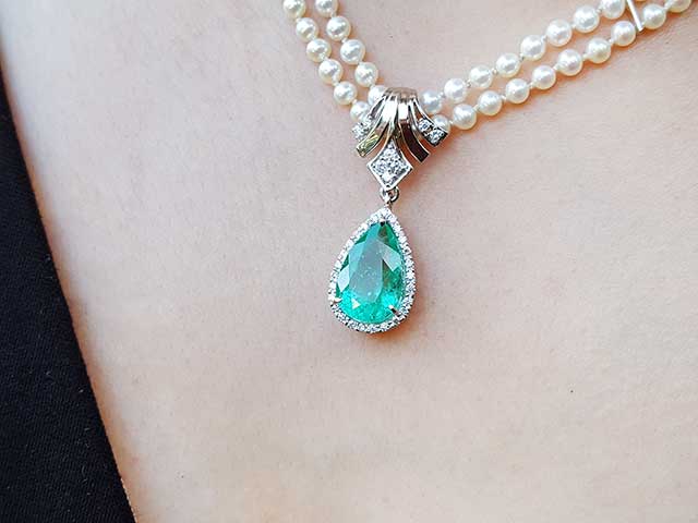 Bridal emerald enhancer necklace