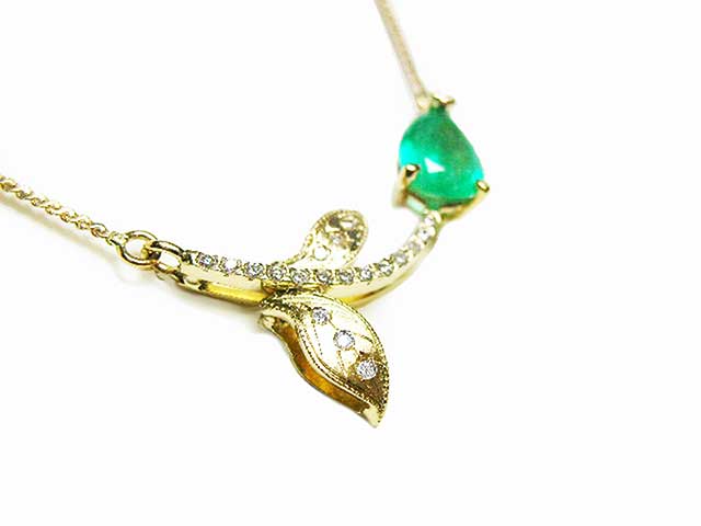 Emerald and diamonds twig necklace