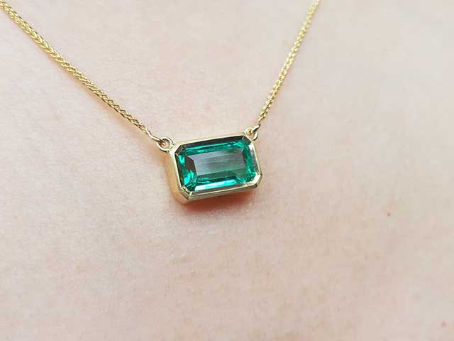 Colombian emerald bezel set necklace