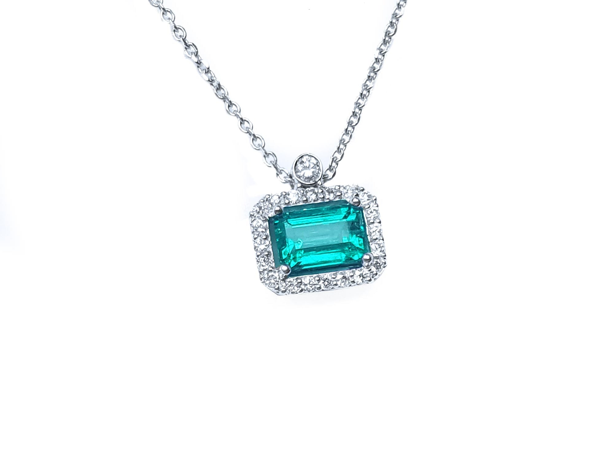 White gold emerald necklace