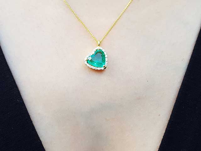 Green fire heart emerald necklace