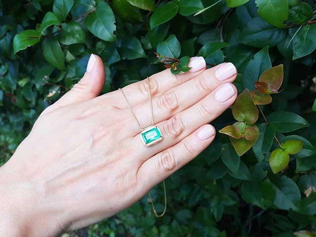 Real emerald solitaire necklace for sale