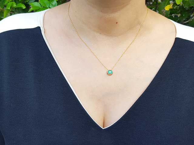 Emerald tulip pendant necklace