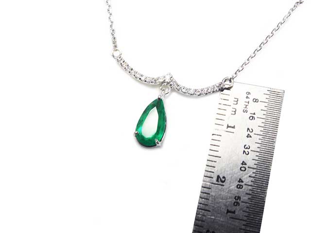 Vibrant emerald dangle necklace