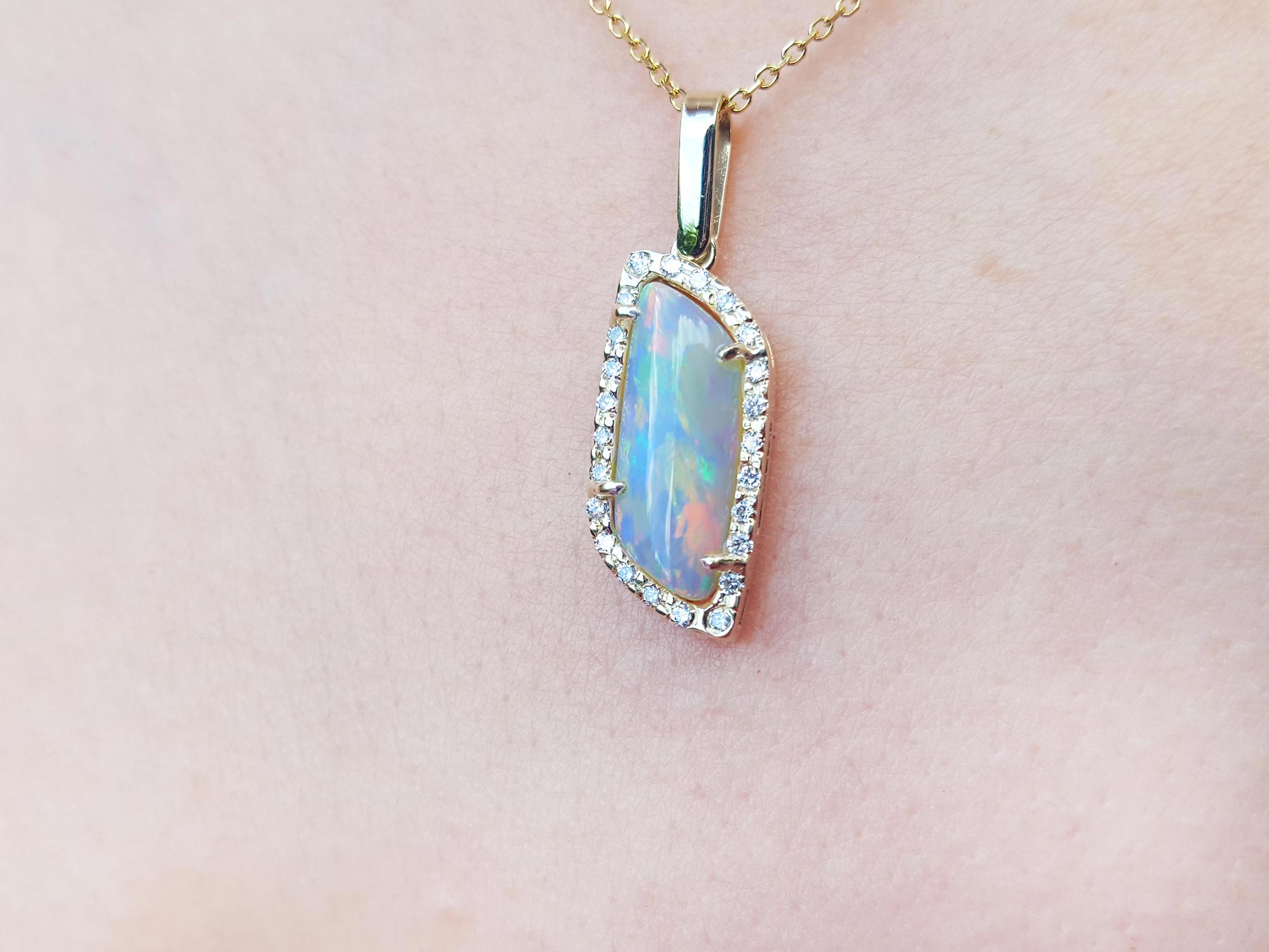 Yellow gold opal necklace