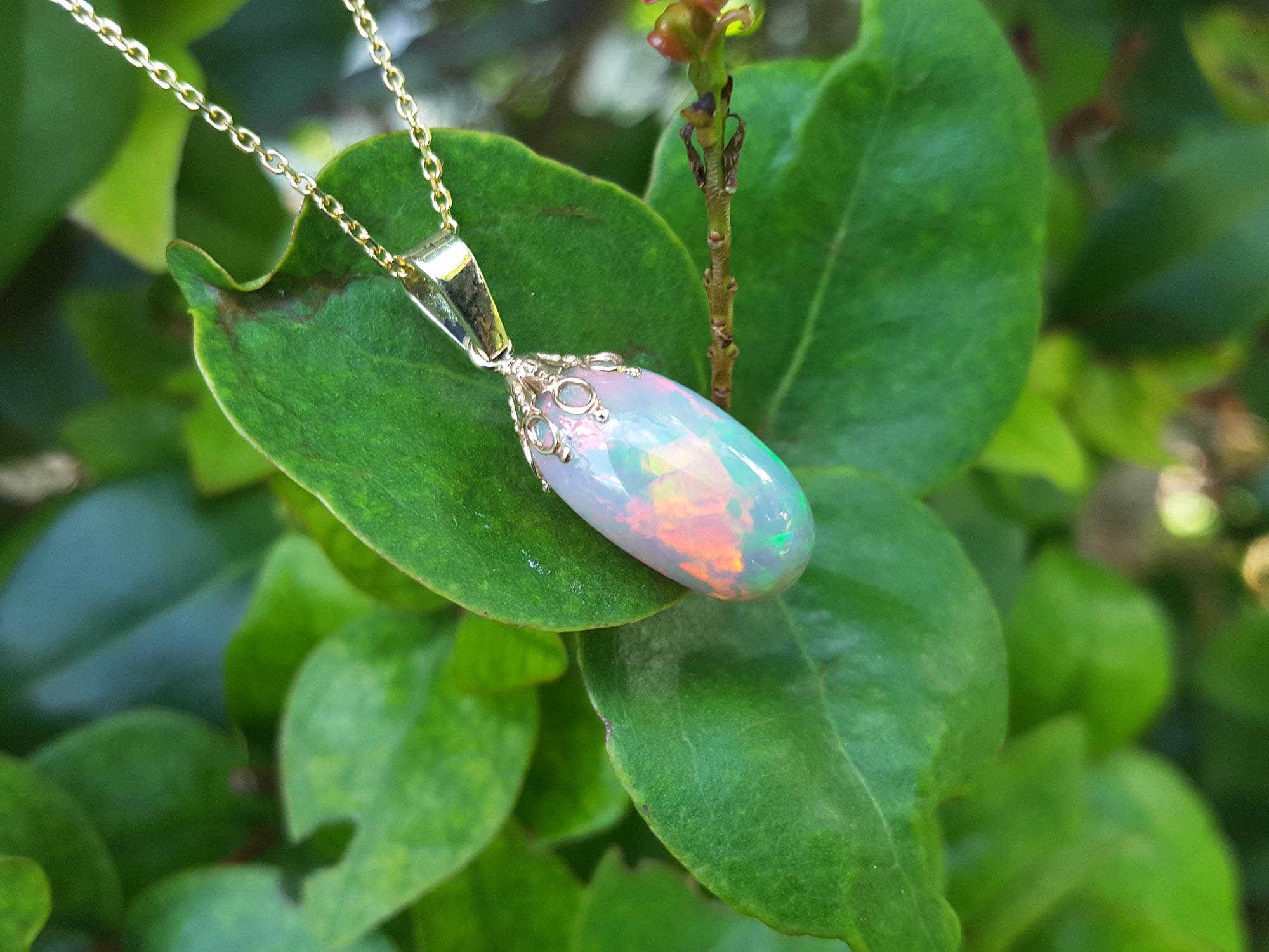 14k gold Welo opal necklace