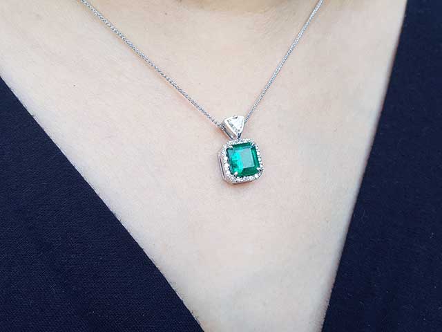 Mother’s day emerald pendant