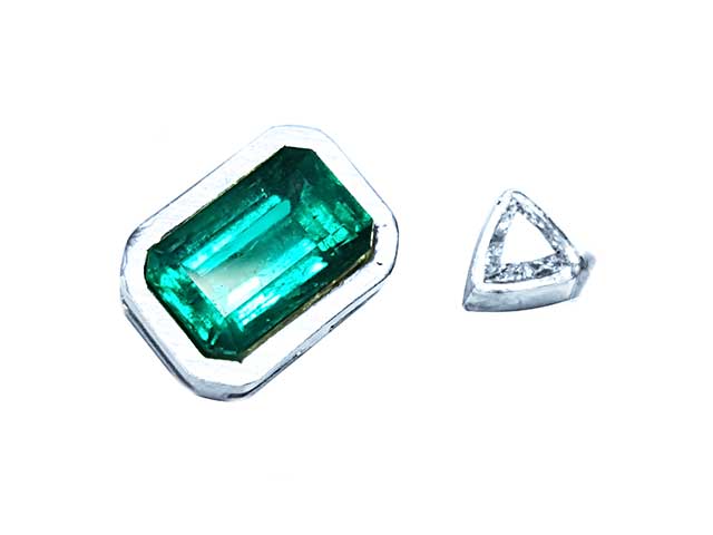Emerald pendant 18k white gold