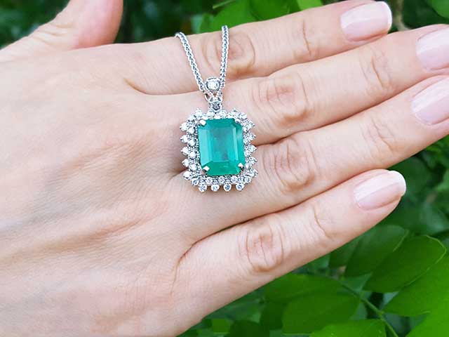 Muzo born emeralds fine jewelry for sale