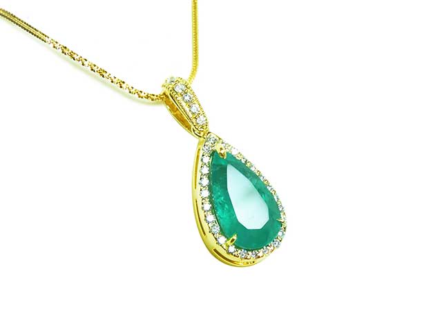 18k gold pear shaped emerald pendant