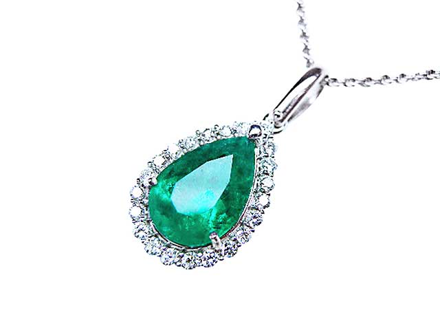 Muzo emerald pendant