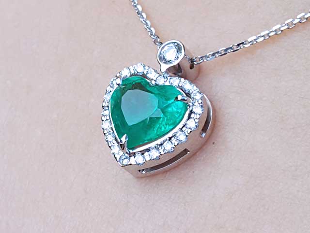 Halo emerald heart pendant