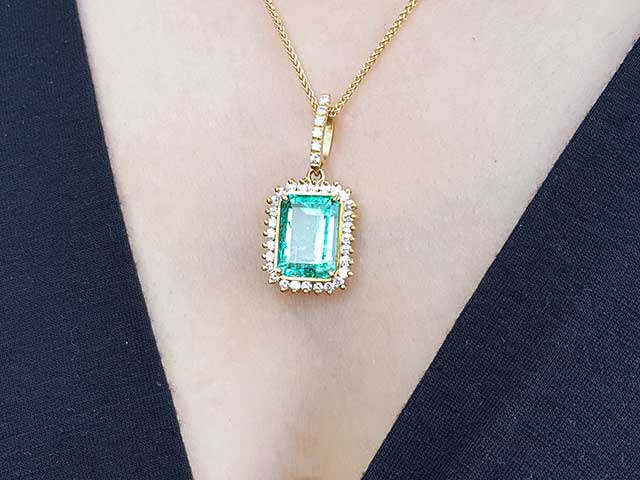 Solid gold emerald pendant