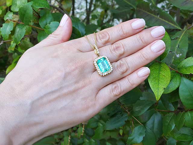 USA hand made Colombian emerald pendant