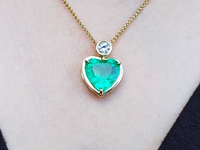 Real emerald pendant for sale