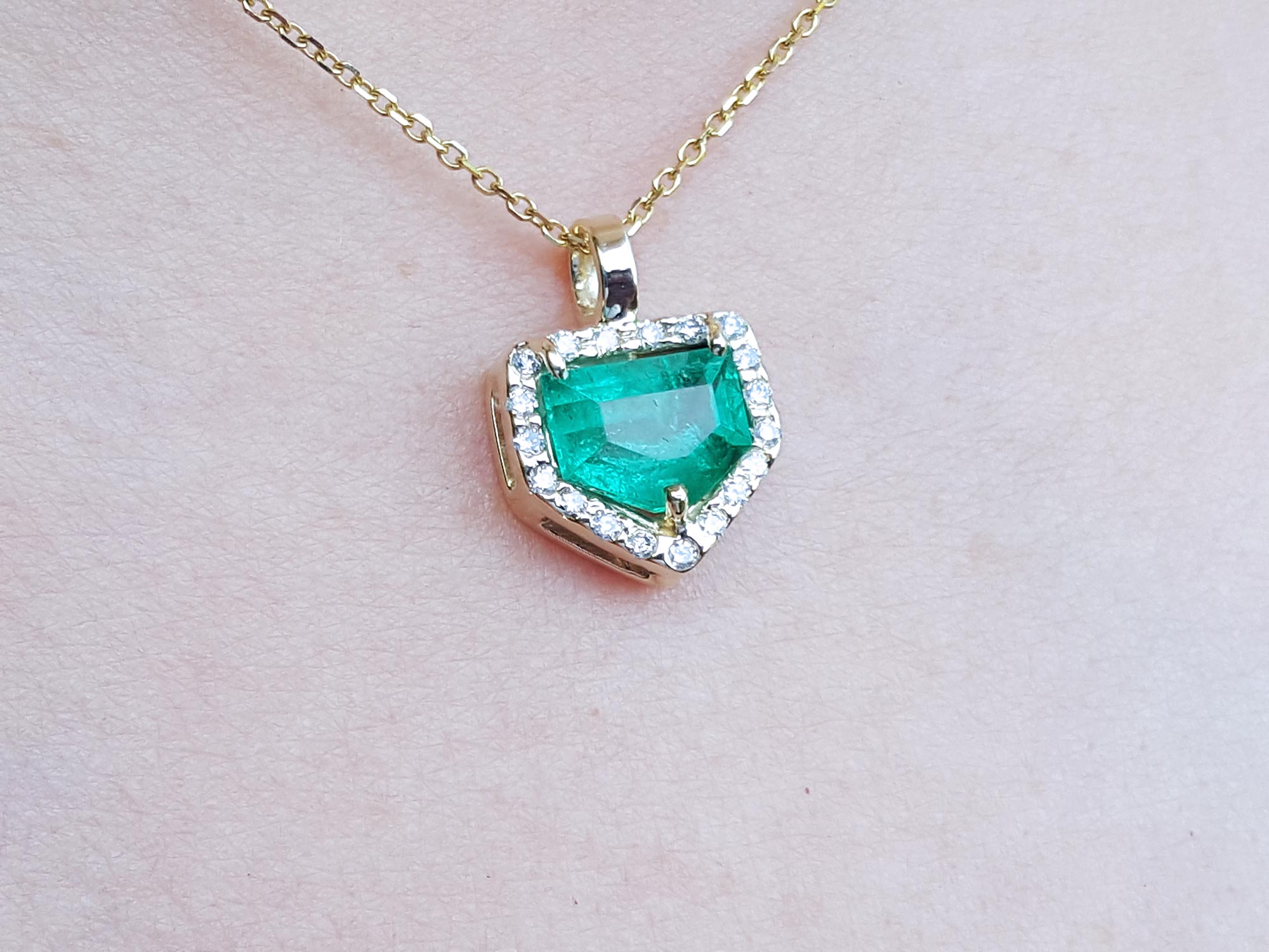 Natural emerald pendant