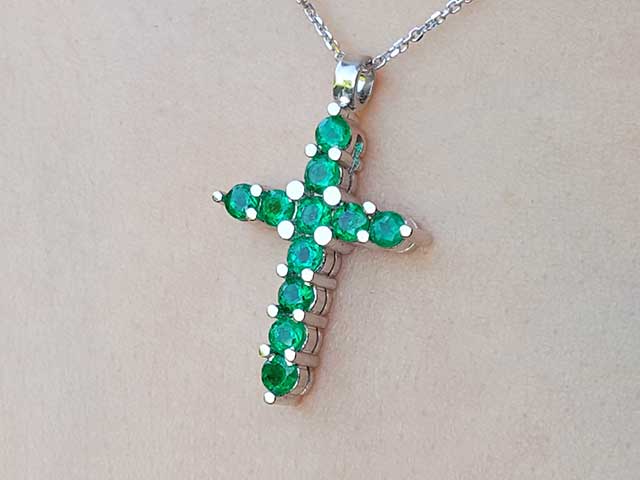 White solid gold emerald croos pendant