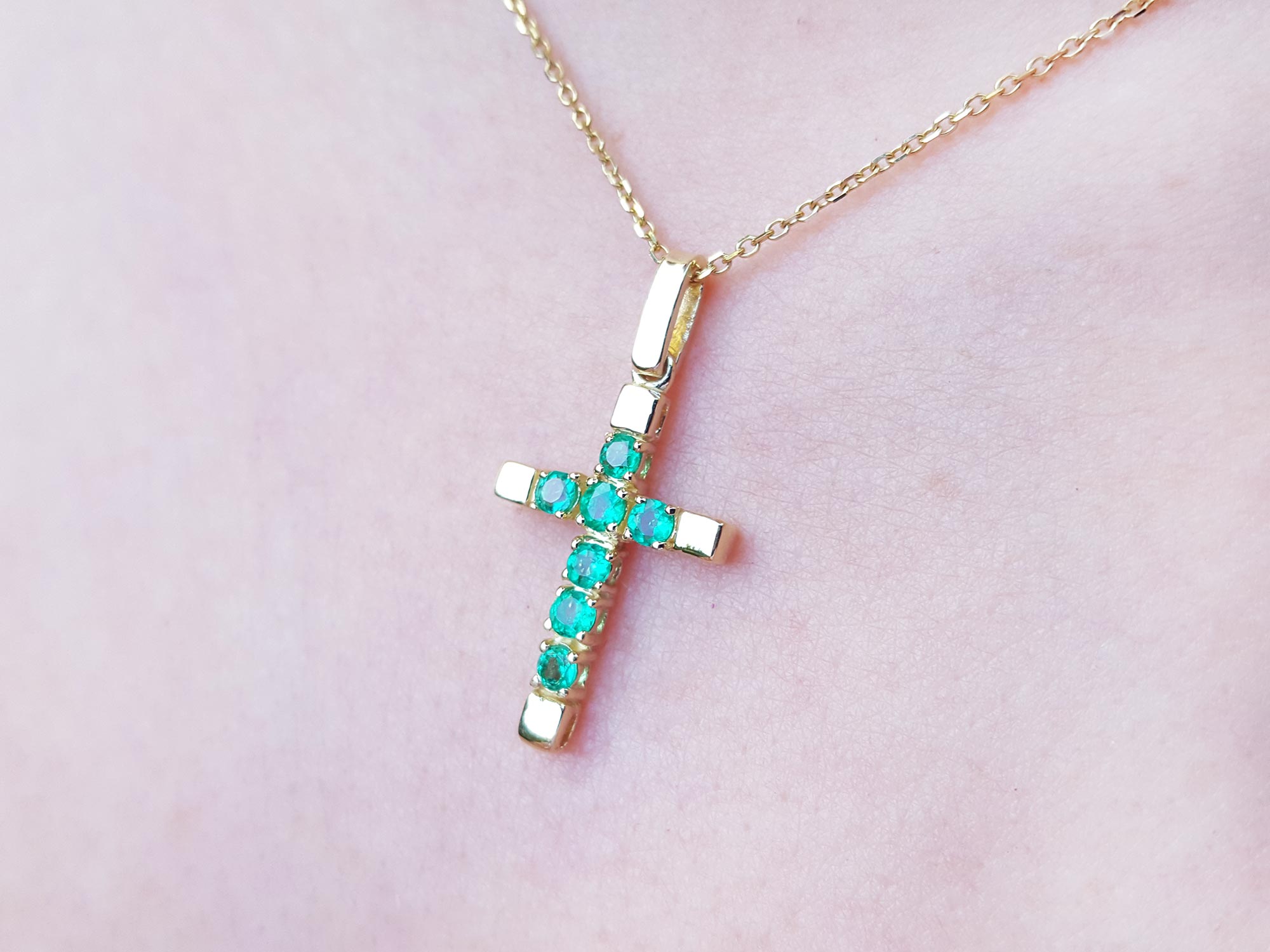 yellow gold emerald coss necklace